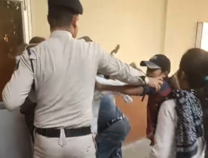 Screenshot_20251114_195206_WhatsAppBusiness